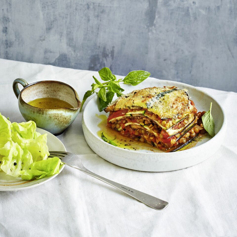 Low Carb Auberginen-Zucchini-Lasagne mit Linsenbolognese | Küchengötter Low Carb Auberginen-Zucchini-Lasagne mit Linsenbolognese | Küchengötter