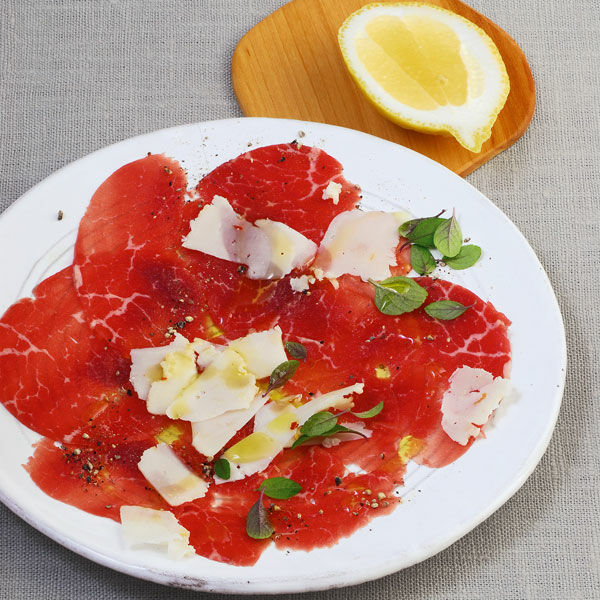 Rinder-Carpaccio mit Chili-Pecorino Rezept | Küchengötter Rinder-Carpaccio mit Chili-Pecorino Rezept | Küchengötter