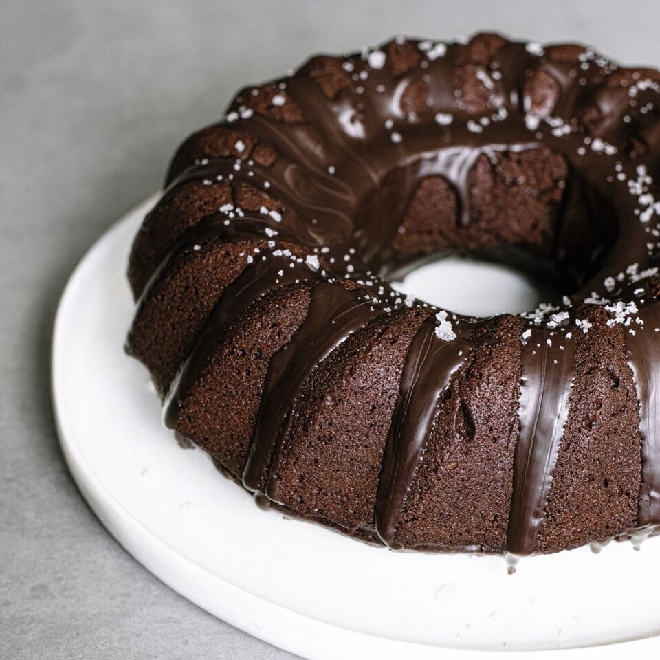 Schokoladenkuchen mit Roter Bete und Meersalz Rezept | Küchengötter Schokoladenkuchen mit Roter Bete und Meersalz Rezept | Küchengötter