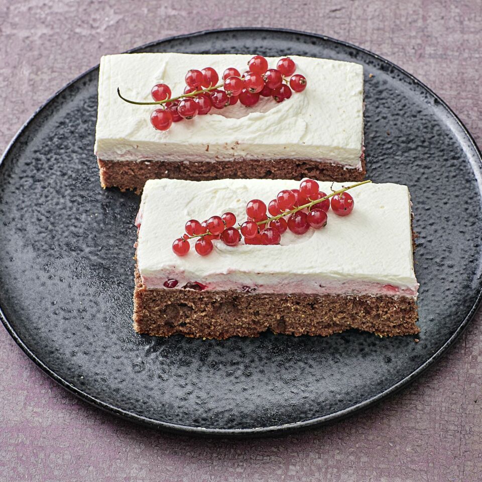 Johannisbeer-Sahne-Schnitten Rezept | Küchengötter Johannisbeer-Sahne-Schnitten Rezept | Küchengötter