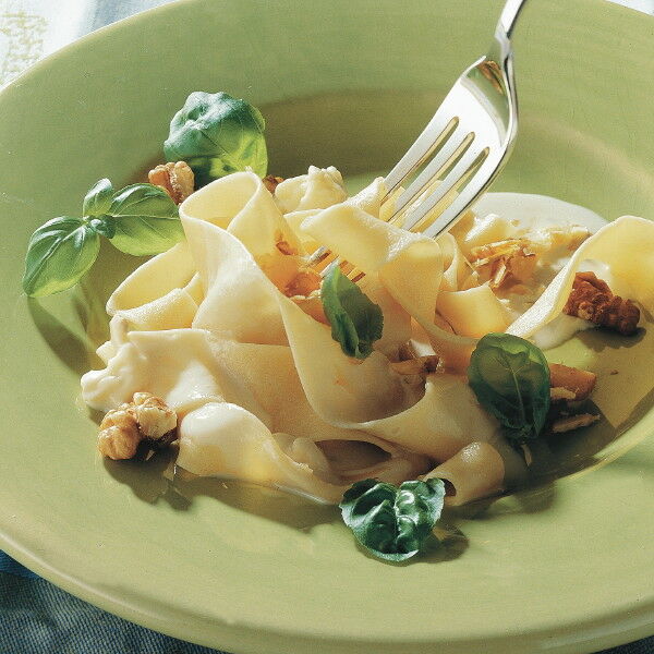 Bandnudeln mit Gorgonzolasoße und Walnüssen Rezept | Küchengötter Bandnudeln mit Gorgonzolasoße und Walnüssen Rezept | Küchengötter