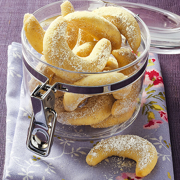 Vanillekipferl mit Mandeln Rezept | Küchengötter Vanillekipferl mit Mandeln Rezept | Küchengötter