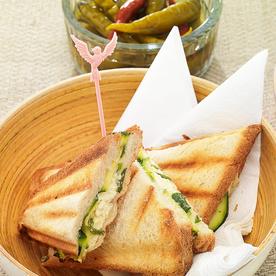 zucchini feta toasts rezept kuchengotter