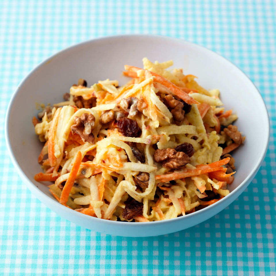 Curry-Selleriesalat mit Honig Rezept | Küchengötter Curry-Selleriesalat mit Honig Rezept | Küchengötter