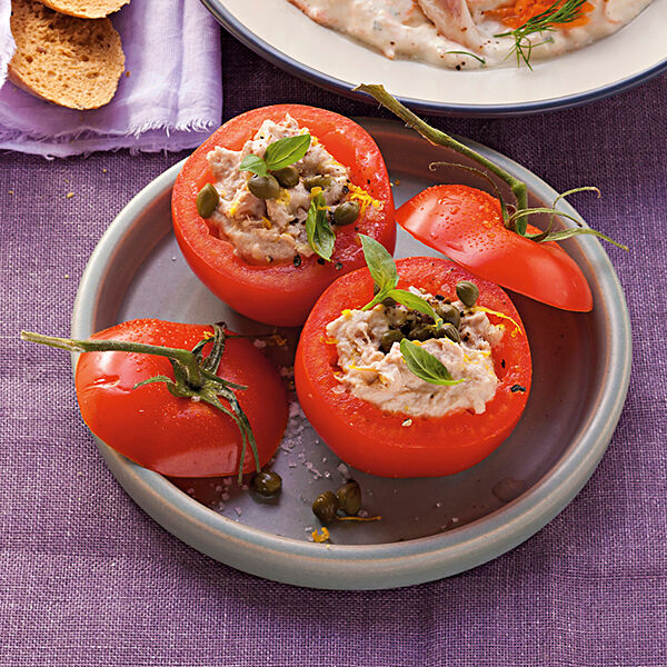 Tomaten mit Thunfisch-Kapern-Füllung Rezept | Küchengötter