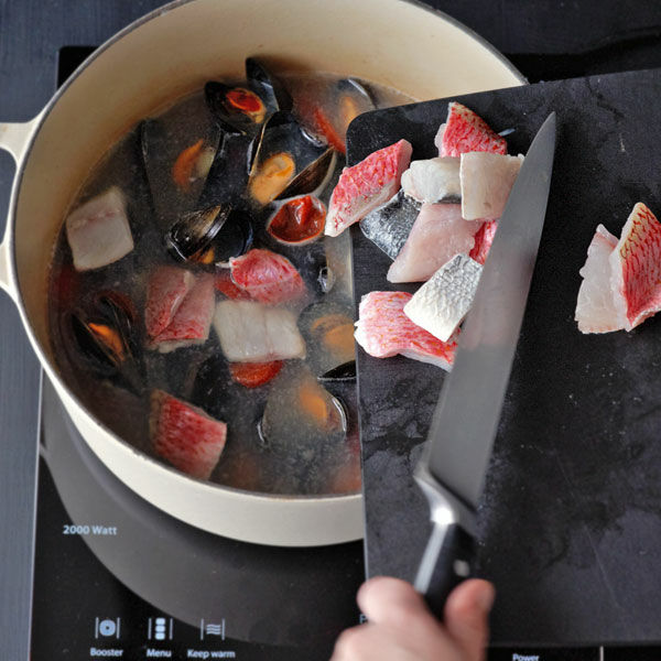 Ligurischer Fischeintopf mit Basilikumpesto Rezept | Küchengötter Ligurischer Fischeintopf mit Basilikumpesto Rezept | Küchengötter