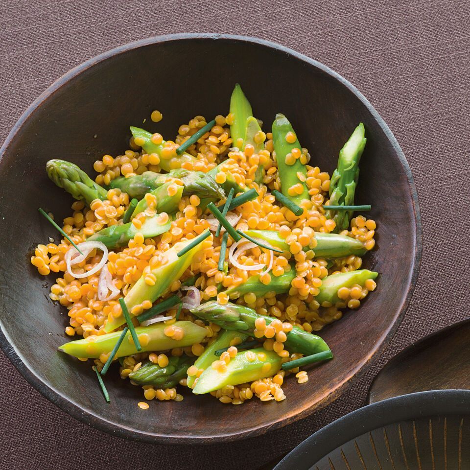 Spargelsalat mit roten Linsen Rezept | Küchengötter