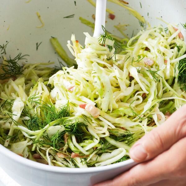 Krautsalat mit geräuchertem Speck Rezept | Küchengötter