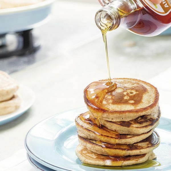 Pancakes ohne Ei Rezept mit Ahornsirup | vegan | Küchengötter Pancakes ohne Ei Rezept mit Ahornsirup | vegan | Küchengötter