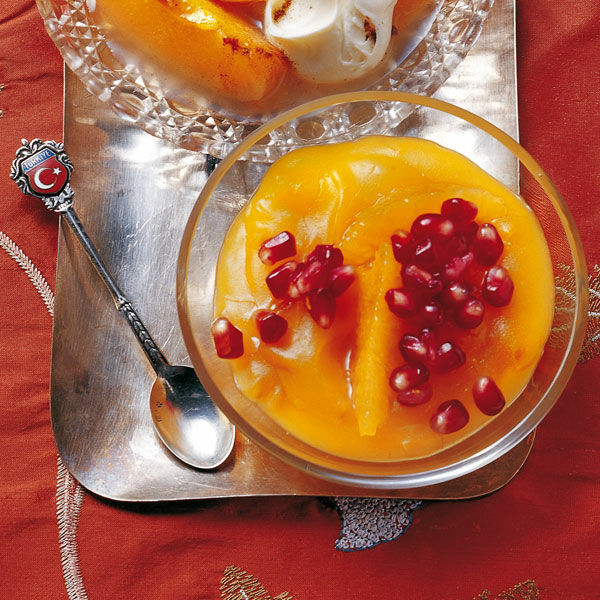 Orangencreme mit Granatapfelkernen Rezept | Küchengötter