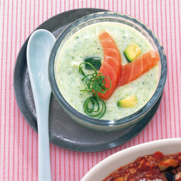 Kalte Zucchinisuppe mit Lachs Rezept | Küchengötter Kalte Zucchinisuppe mit Lachs Rezept | Küchengötter