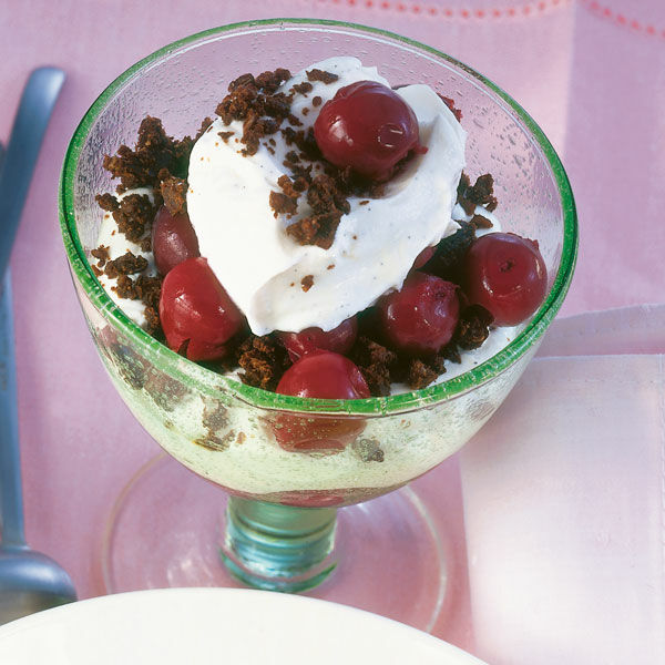 Kirsch-Pumpernickel-Becher Rezept | Küchengötter Kirsch-Pumpernickel-Becher Rezept | Küchengötter