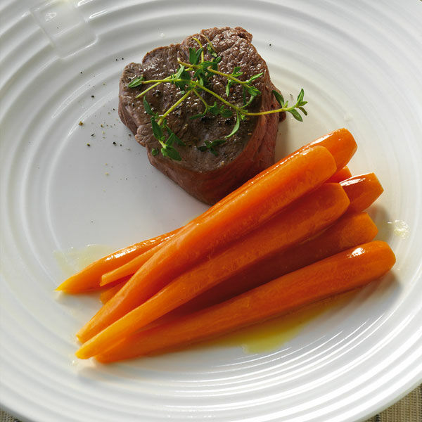 Poëlierte Filetsteaks mit Möhren Rezept | Küchengötter Poëlierte Filetsteaks mit Möhren Rezept | Küchengötter