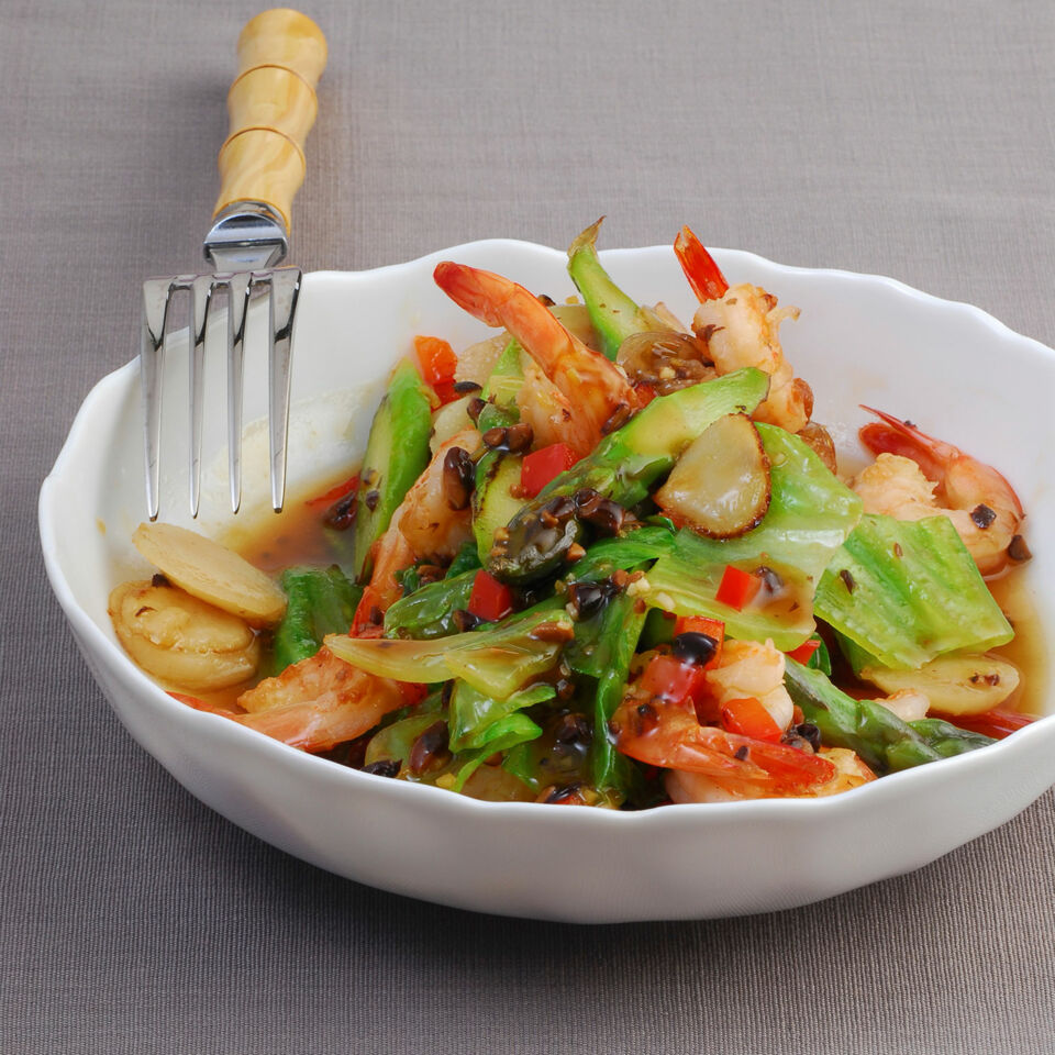 Pfannengerührte Garnelen mit Wasserkastanien Rezept | Küchengötter Pfannengerührte Garnelen mit Wasserkastanien Rezept | Küchengötter