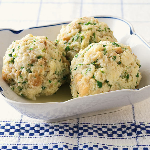 Österreichische Semmelknödel Rezept