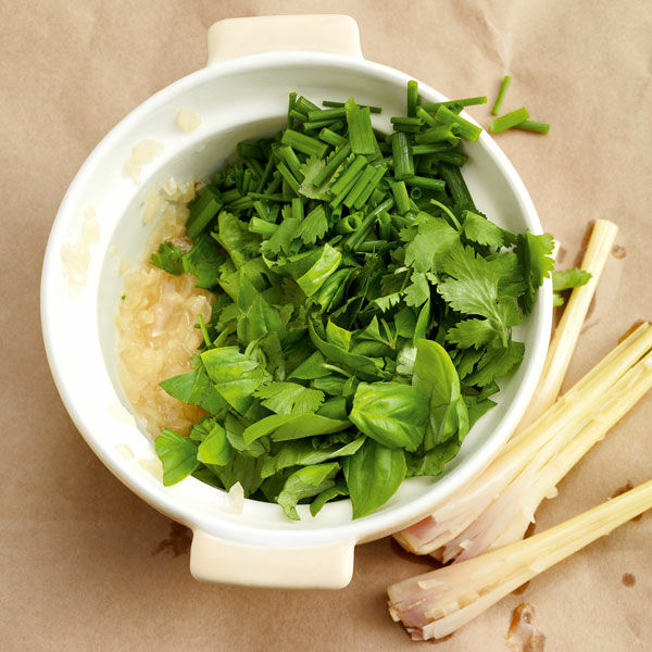 Scharfer grüner Kräuterdip image