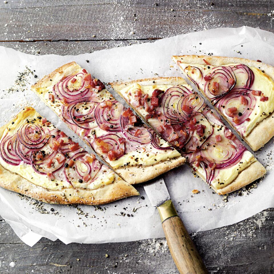 Flammkuchen Elsässer Art Rezept | Küchengötter Flammkuchen Elsässer Art Rezept | Küchengötter
