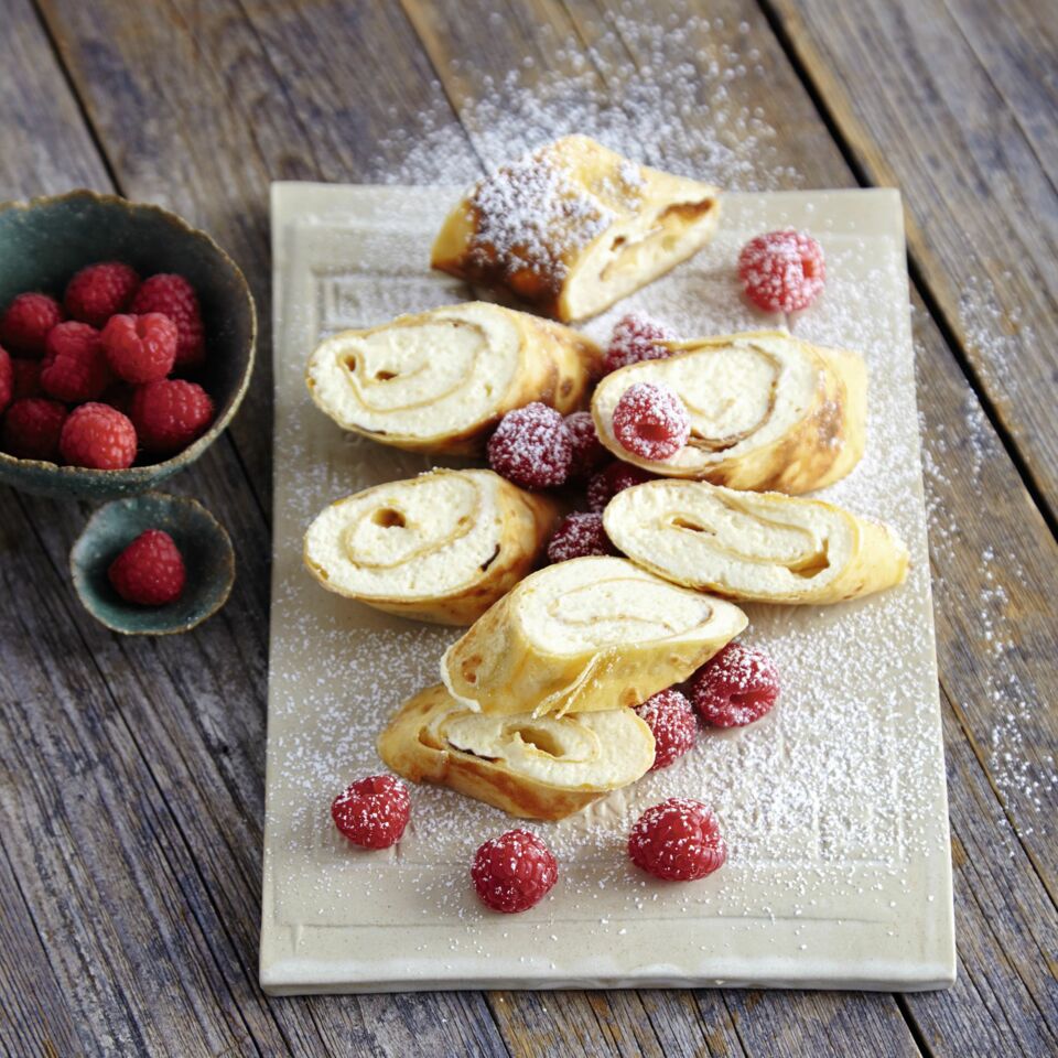 Zitronencrêpes mit Beeren