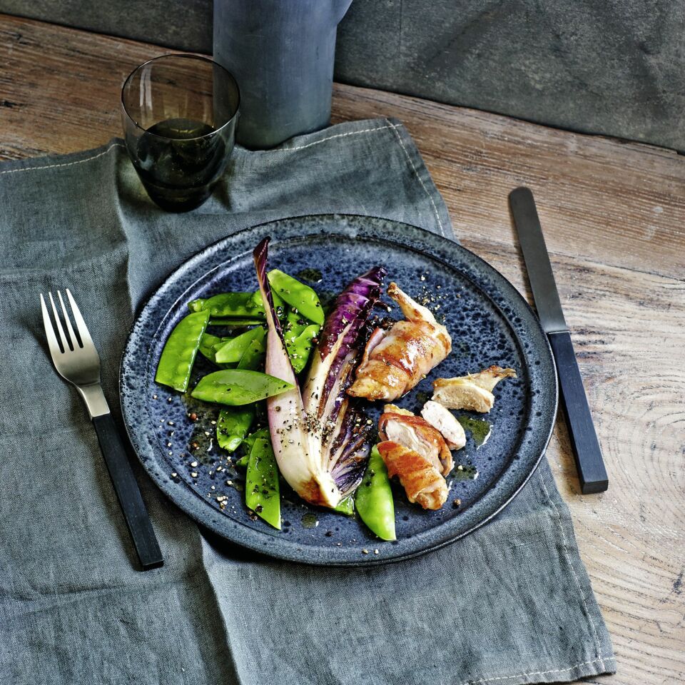 Geschmorter Trevisano mit Speckwachtel I Low Carb Rezept | Küchengötter Geschmorter Trevisano mit Speckwachtel I Low Carb Rezept | Küchengötter