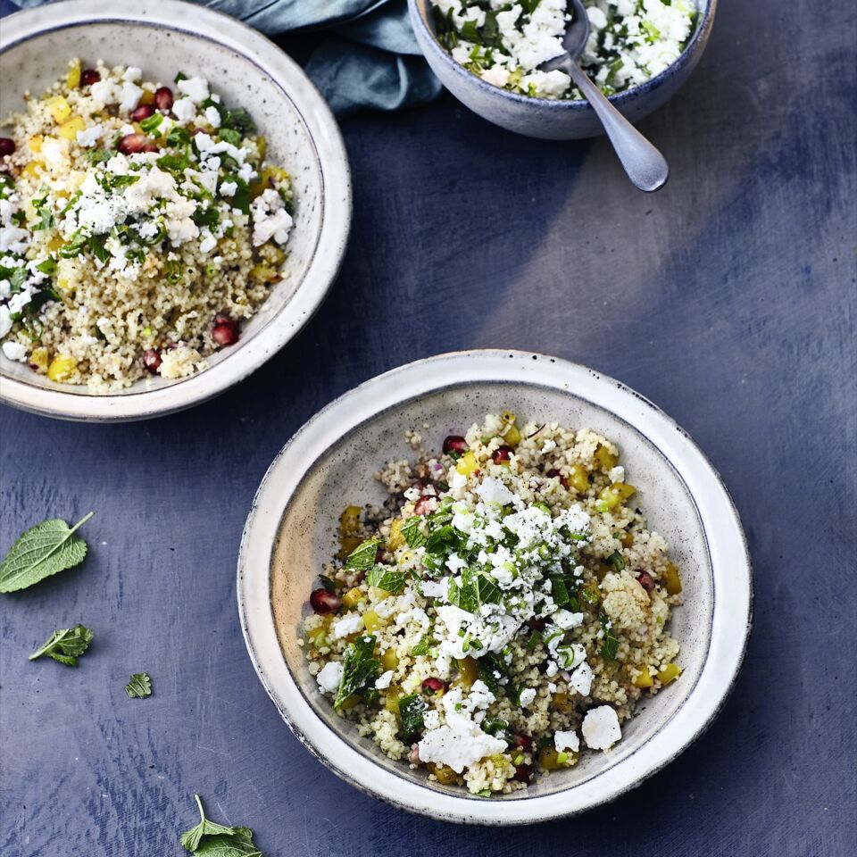 Lauwarmer Couscous-Salat mit Granatapfel Rezept | Küchengötter Lauwarmer Couscous-Salat mit Granatapfel Rezept | Küchengötter