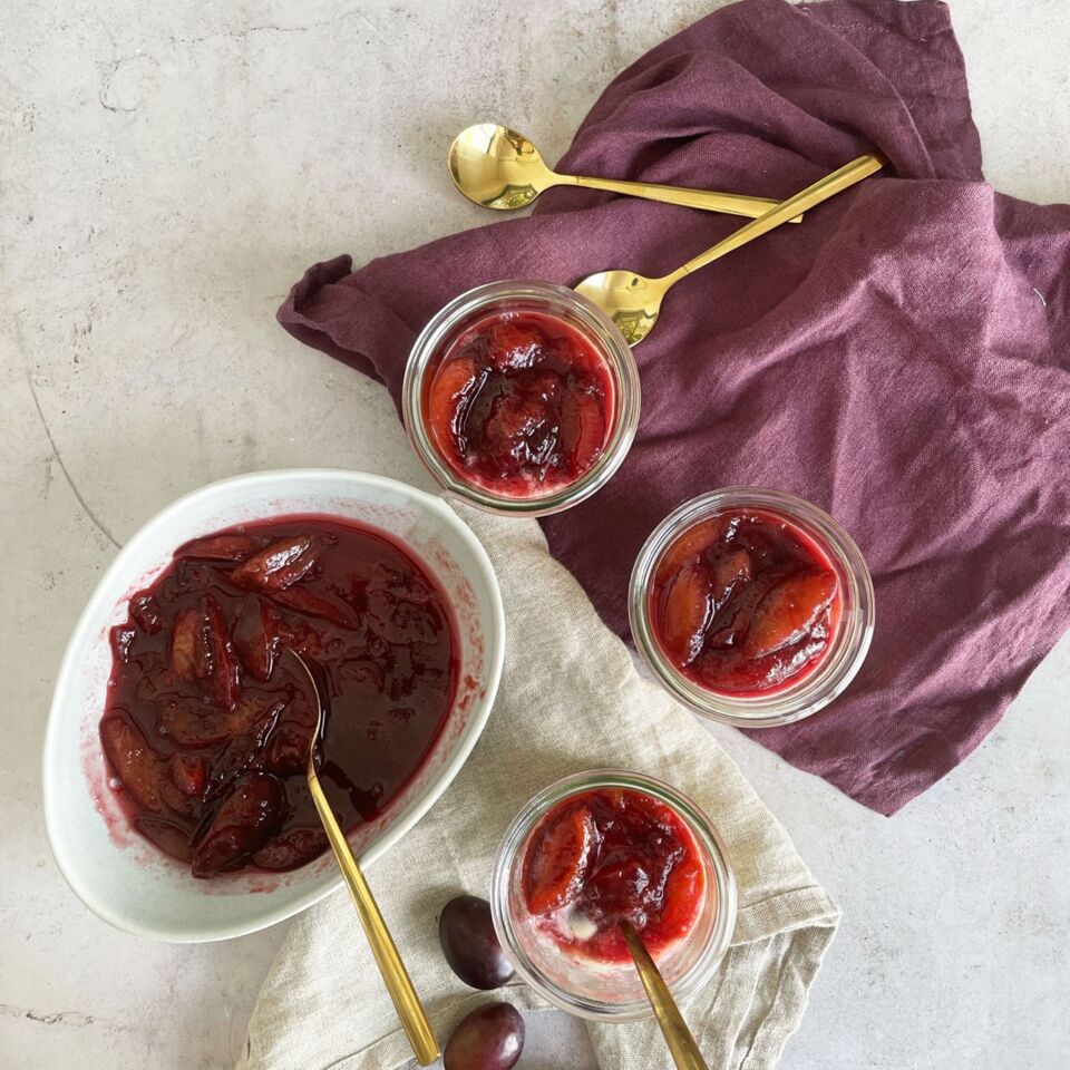 Bayrisch Creme mit Zwetschgenröster Rezept | Küchengötter Bayrisch Creme mit Zwetschgenröster Rezept | Küchengötter