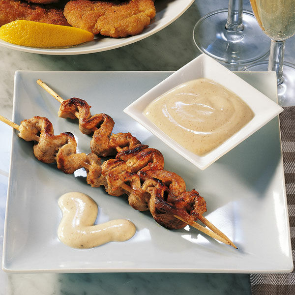 Saté-Spießchen mit Erdnuss-Dip Rezept | Küchengötter Saté-Spießchen mit Erdnuss-Dip Rezept | Küchengötter