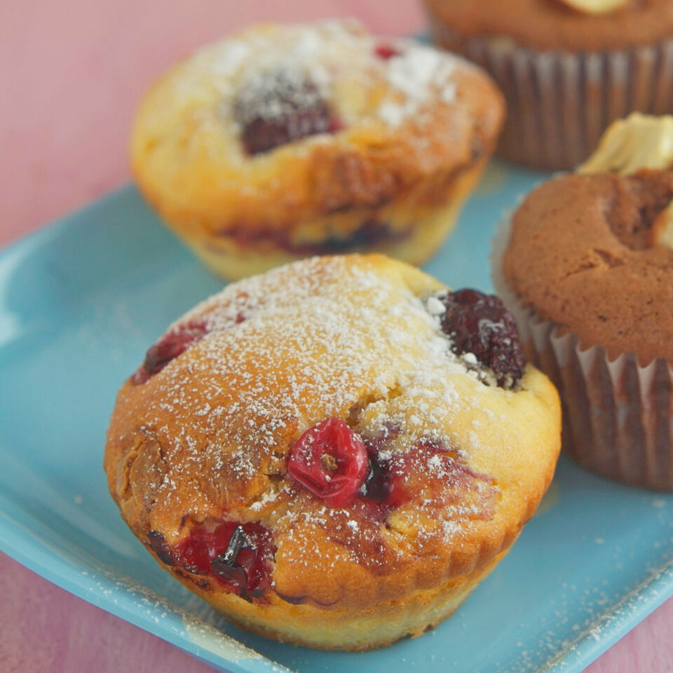 Weiße Schoko-Beeren-Muffins Rezept | Küchengötter Weiße Schoko-Beeren-Muffins Rezept | Küchengötter