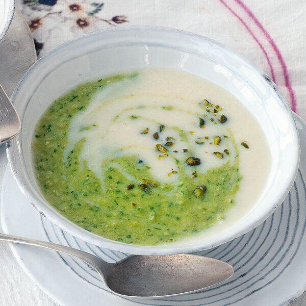 Weiß-grüne Petersiliensuppe Rezept | Küchengötter Weiß-grüne Petersiliensuppe Rezept | Küchengötter