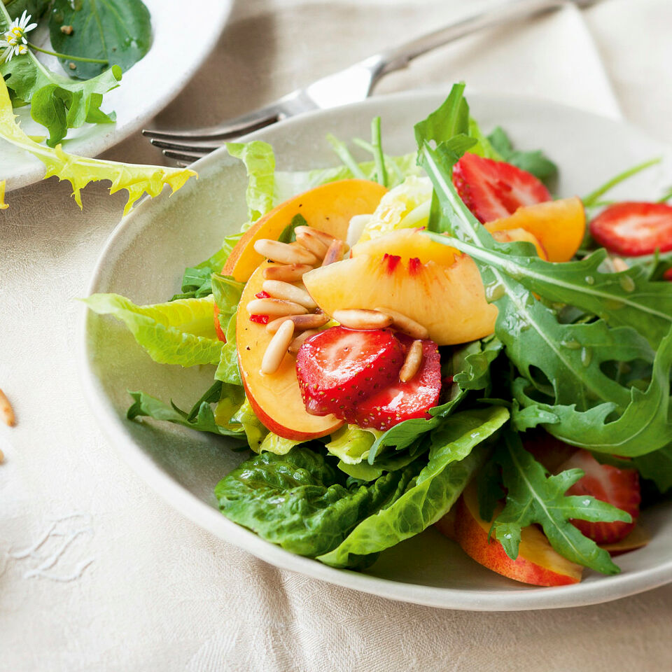 Fruchtiger Sommersalat mit Chili-Vinaigrette Rezept | Küchengötter Fruchtiger Sommersalat mit Chili-Vinaigrette Rezept | Küchengötter