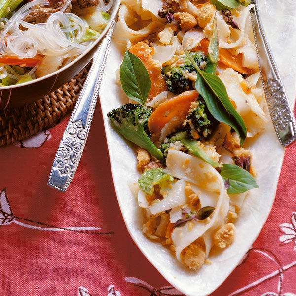 Reisnudeln mit Gemüse und Ei Rezept | Küchengötter Reisnudeln mit Gemüse und Ei Rezept | Küchengötter