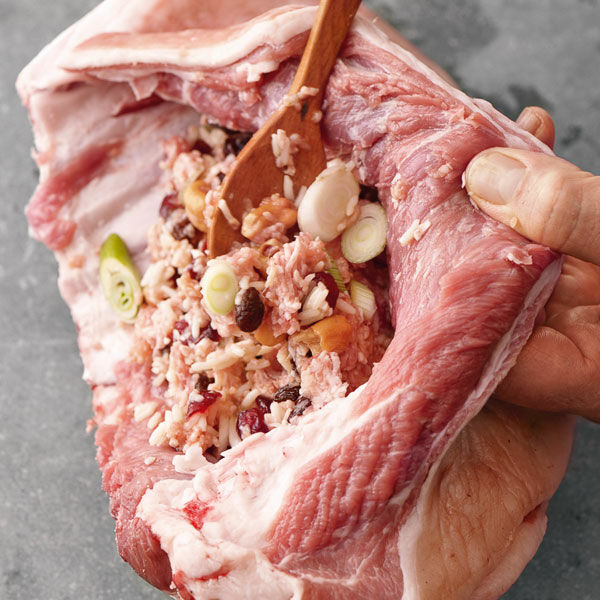 Gefüllte Lammbrust mit Cashews und Rosinen