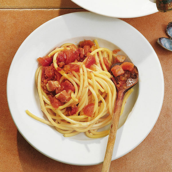 Nudeln mit Speck-Tomatensauce Rezept | Küchengötter