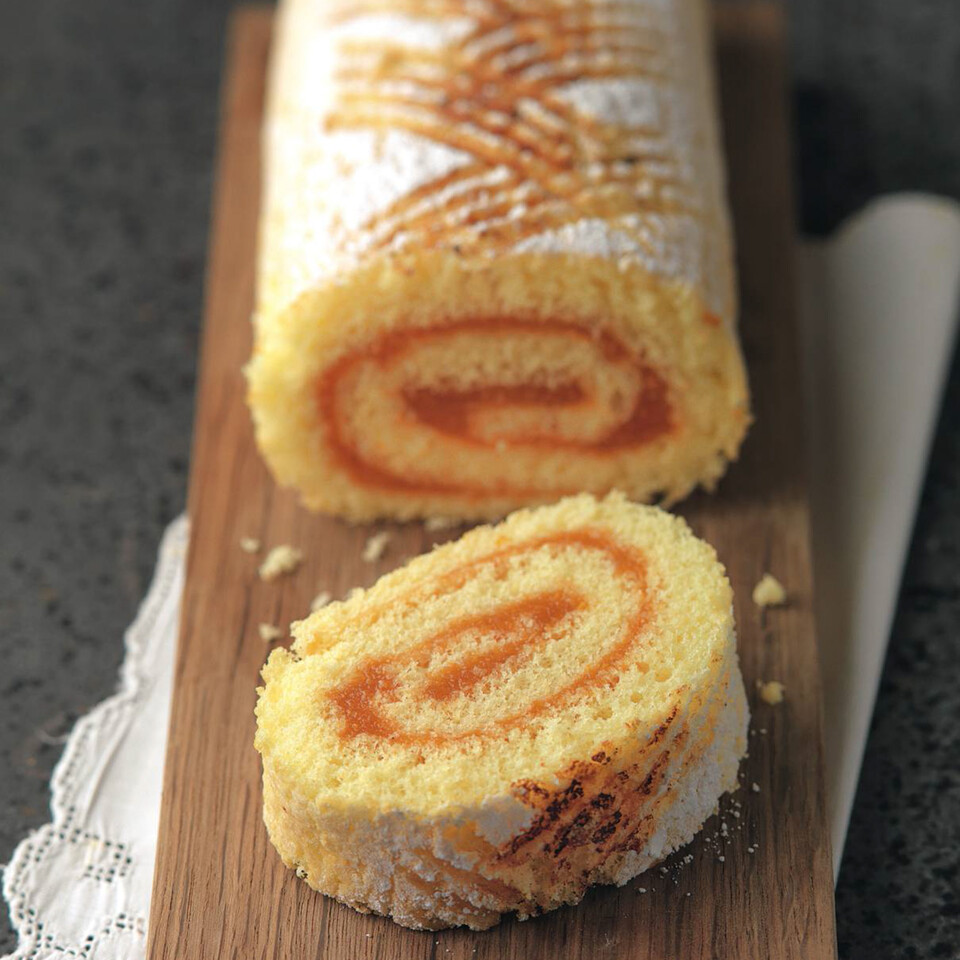 Biskuitroulade Mit Marillenfullung Johann Lafer Rezept Kuchengotter Johann Lafer Rezepte Backen