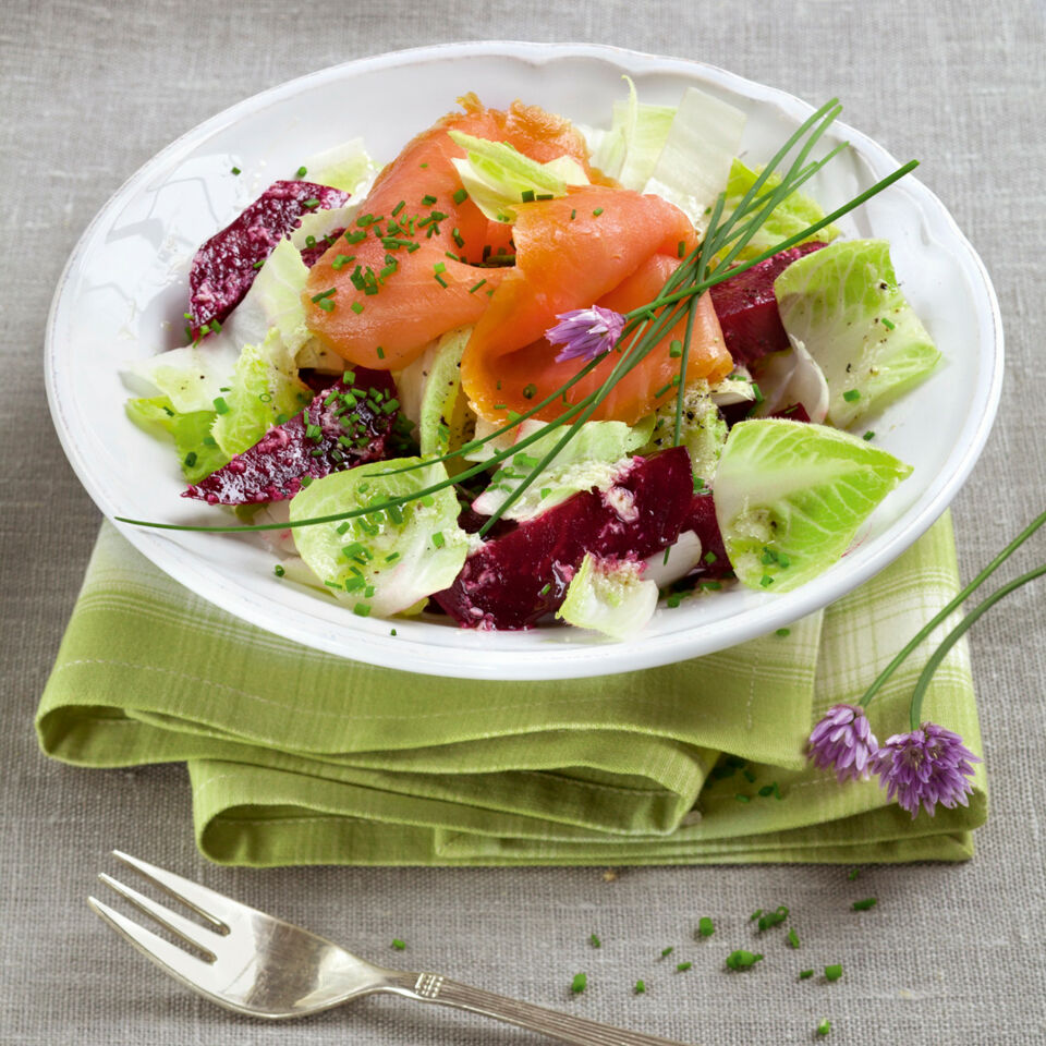 Rote-Bete-Salat mit Lachs Rezept | Küchengötter Rote-Bete-Salat mit Lachs Rezept | Küchengötter