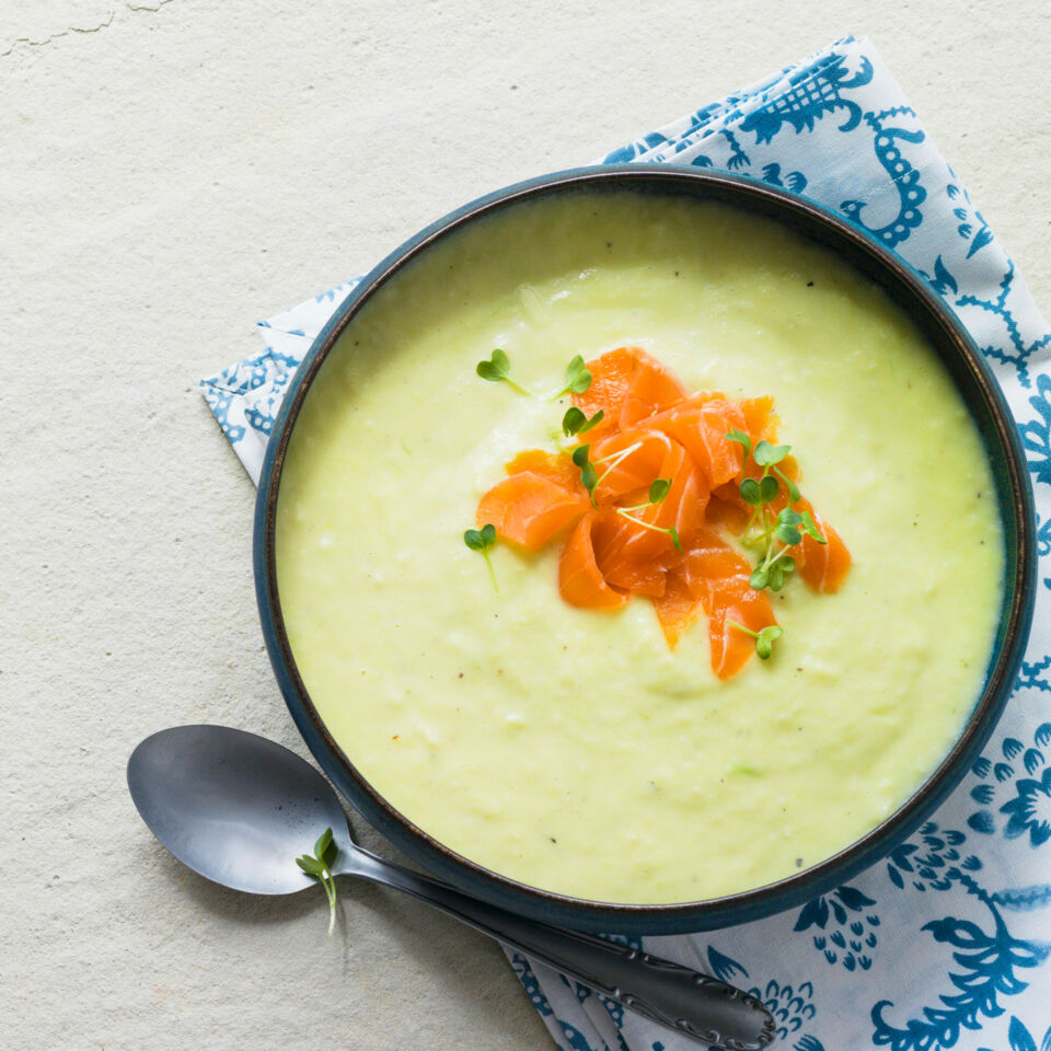 Lauchcremesuppe mit Räucherlachs Rezept | Küchengötter Lauchcremesuppe mit Räucherlachs Rezept | Küchengötter
