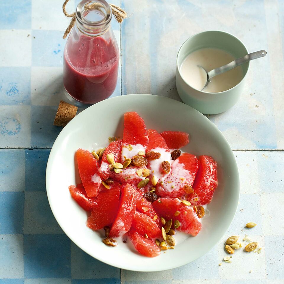 Grapefruitsalat mit Kürbiskernen Rezept | Küchengötter Grapefruitsalat mit Kürbiskernen Rezept | Küchengötter