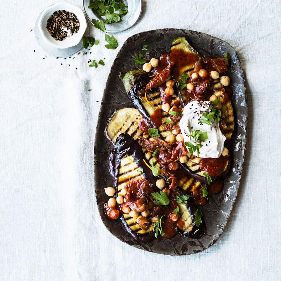 Auberginensalat mit Kichererbsen Rezept | Küchengötter Auberginensalat mit Kichererbsen Rezept | Küchengötter