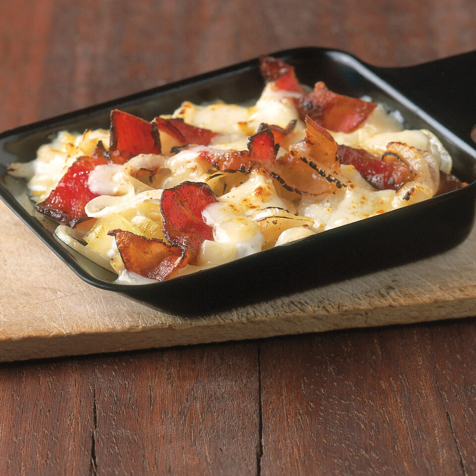 Zwiebeln mit Speck-Käse-Haube Rezept | Raclette | Küchengötter Zwiebeln mit Speck-Käse-Haube Rezept | Raclette | Küchengötter