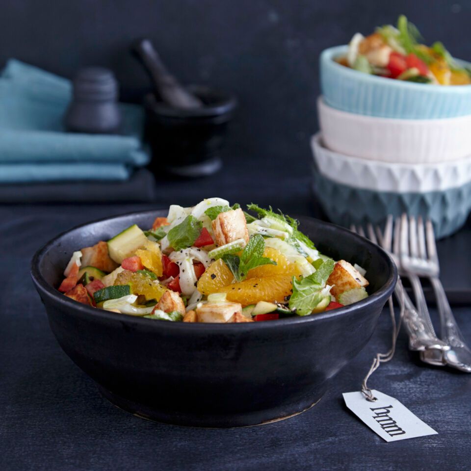 Halloumi-Orangen-Salat Rezept | Küchengötter Halloumi-Orangen-Salat Rezept | Küchengötter