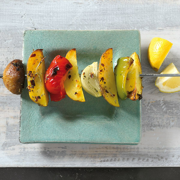 Gemüsespieße mit Kartoffel-Wedges Rezept | Küchengötter Gemüsespieße mit Kartoffel-Wedges Rezept | Küchengötter