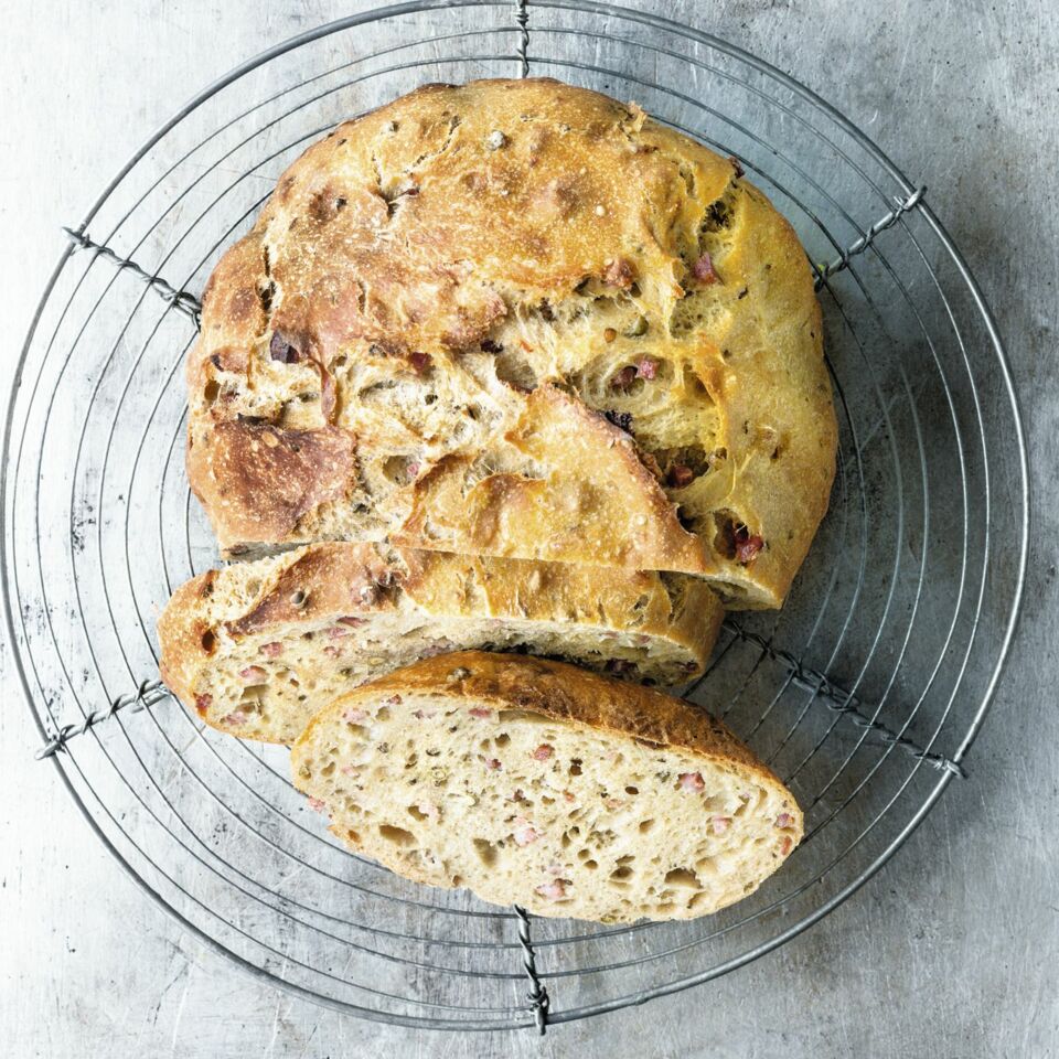 Pfeffriges Speck-Brot Rezept | Küchengötter