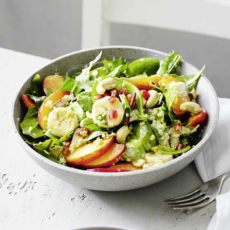 Hirse-Obst-Salat mit Spinat und Löwenzahn Rezept | Küchengötter Hirse-Obst-Salat mit Spinat und Löwenzahn Rezept | Küchengötter
