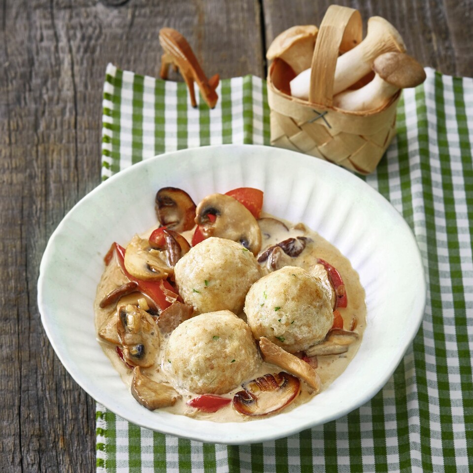 Mini-Knödel mit Pilzsauce Rezept | Küchengötter Mini-Knödel mit Pilzsauce Rezept | Küchengötter