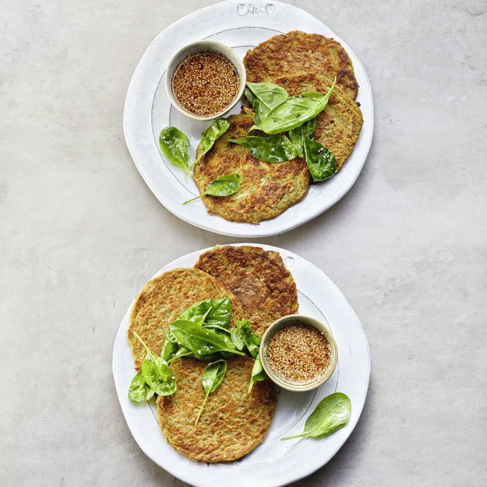Mungbohnen-Pfannkuchen mit Gemüse und Ingwerdip Rezept | Küchengötter Mungbohnen-Pfannkuchen mit Gemüse und Ingwerdip Rezept | Küchengötter