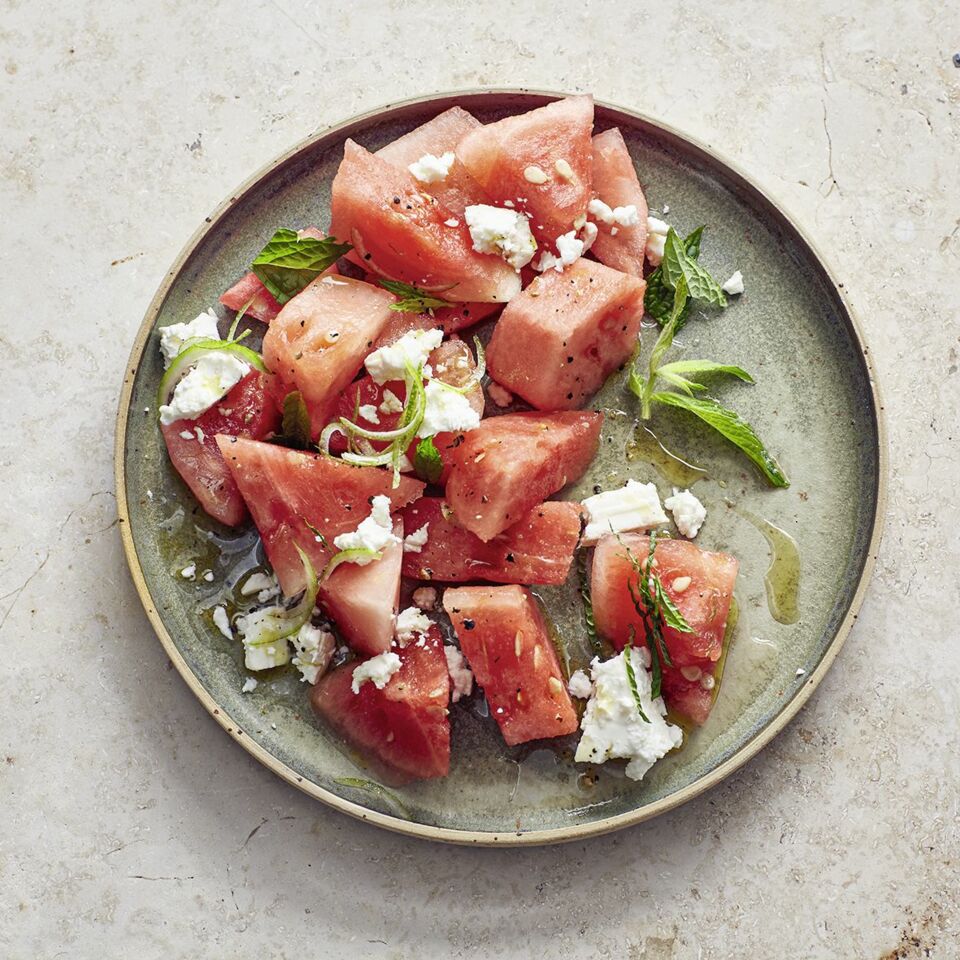 Einfacher Wassermelonen-Feta-Salat Rezept | Küchengötter