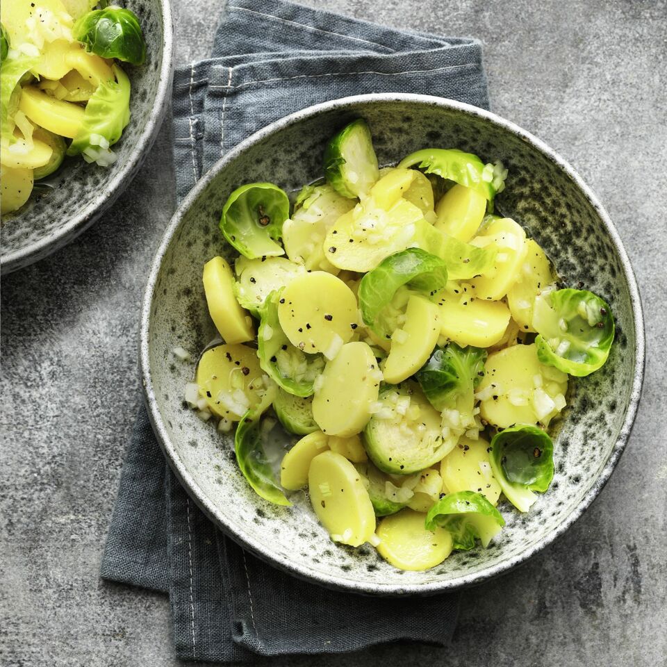 Kartoffel-Rosenkohl-Salat Rezept | Küchengötter Kartoffel-Rosenkohl-Salat Rezept | Küchengötter