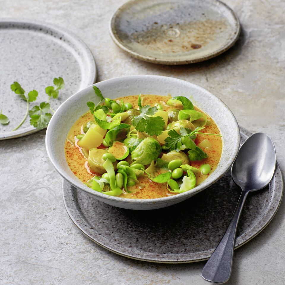 Rosenkohl-Kokos-Curry mit Edamame Rezept | Küchengötter Rosenkohl-Kokos-Curry mit Edamame Rezept | Küchengötter