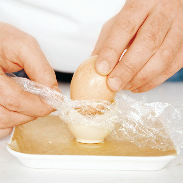 Süsse Eier mit Eierlikör-Sahne und Mangopüree