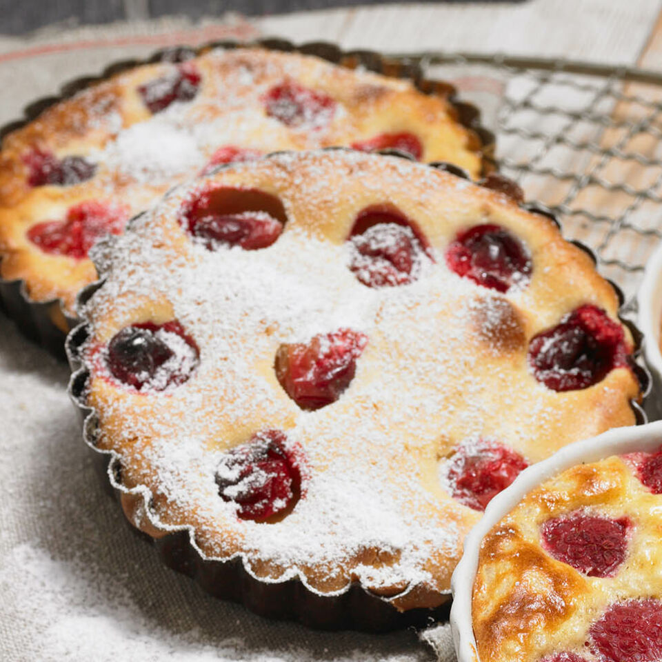 Clafoutis mit Kirschen und Crème fraîche Rezept | Küchengötter Clafoutis mit Kirschen und Crème fraîche Rezept | Küchengötter