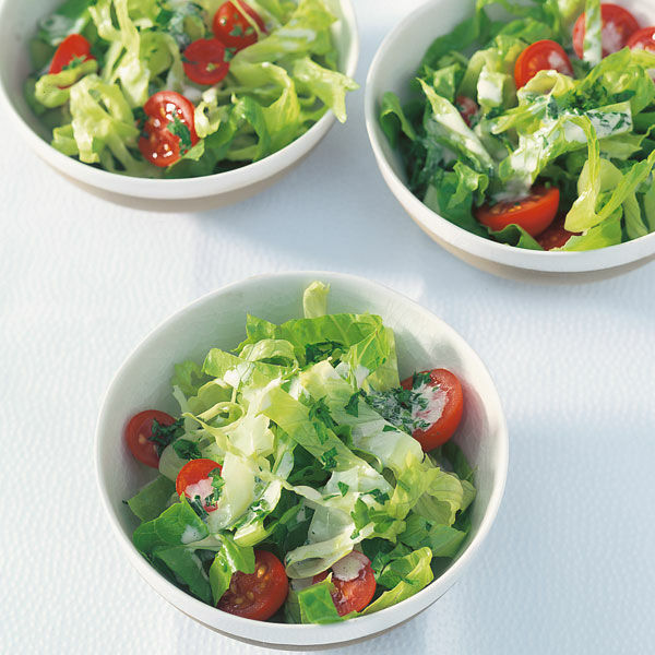 Salatstreifen mit Sardellensauce